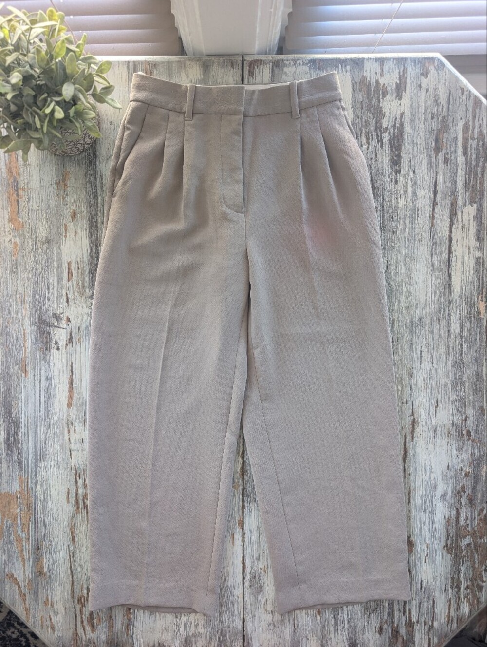 Aritzia The Effortless Pant Cropped Crepette Taupe Women's 4 - Picture 2 of 8